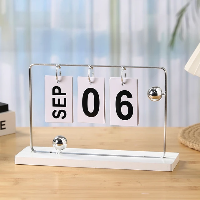 2025年新款简约铁艺翻页日历摆件桌面创意高颜值覆古艺术万年日历