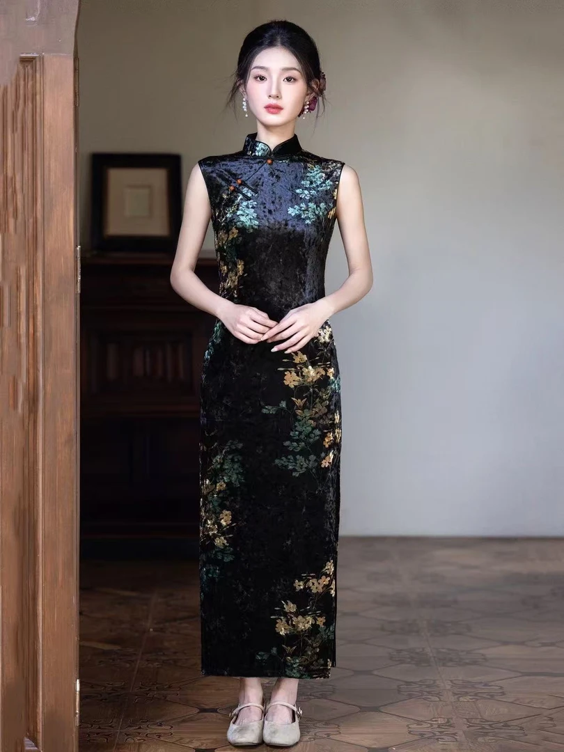 秋季新款年轻款高端黑色丝绒旗袍2025秋季绝美少女日常显白