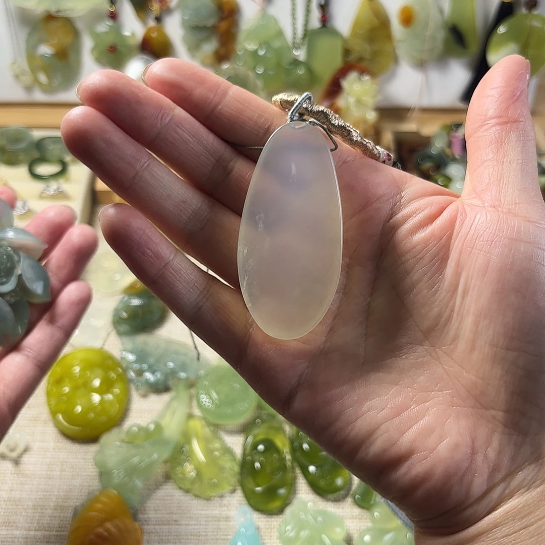 暖****蛇纹石玉未镶嵌颈饰