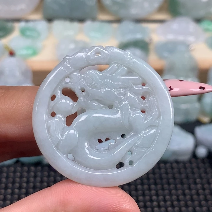 颈饰未镶嵌翡翠龙