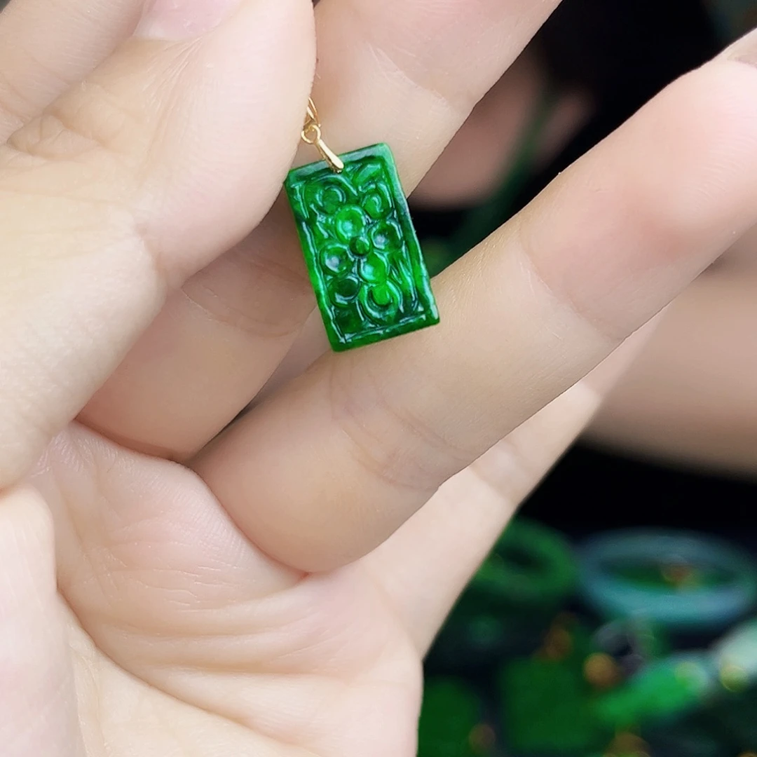 翡翠18K金镶嵌颈饰多样性
