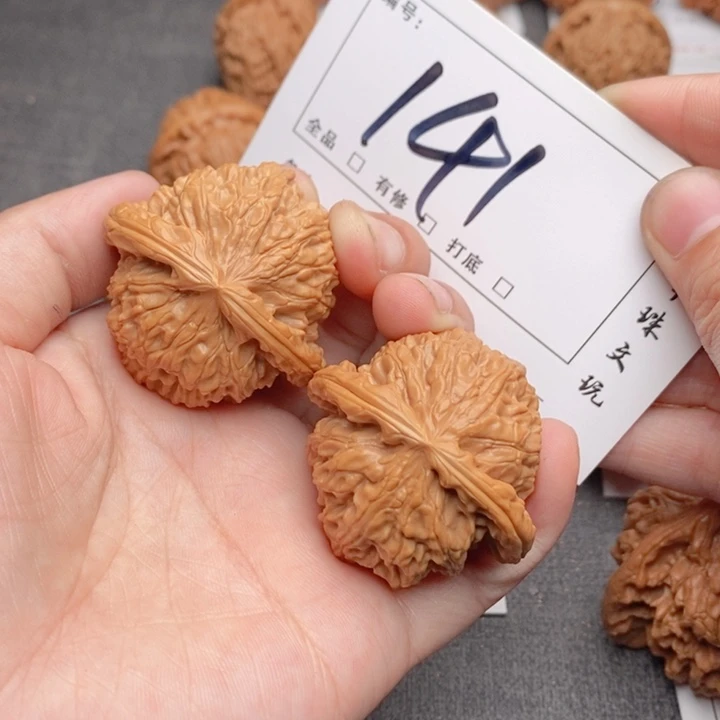 文玩核桃吊坠43白狮子141