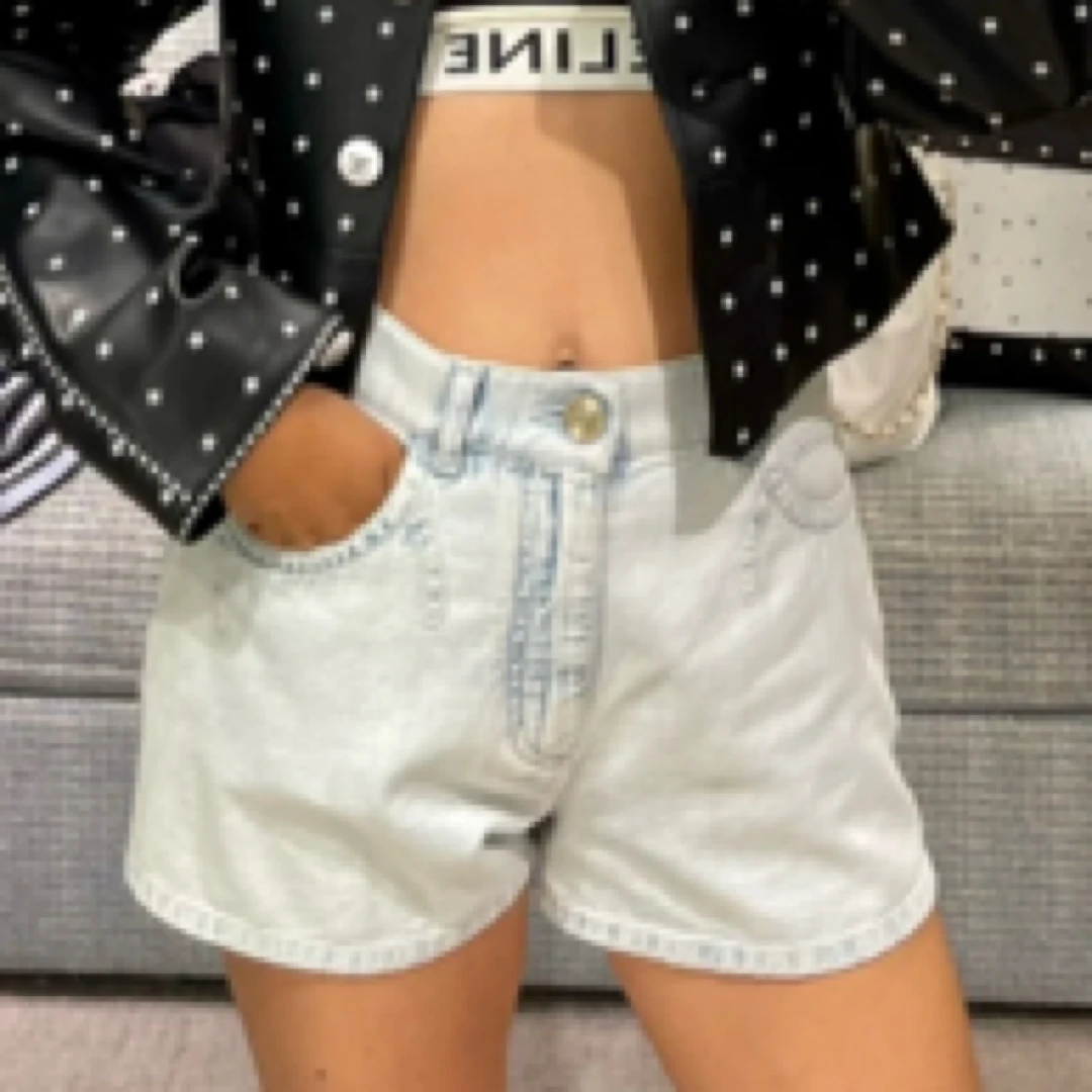 99新 Chanel/香奈儿 A100335/彩色刺绣logo水洗牛仔短裤/38码