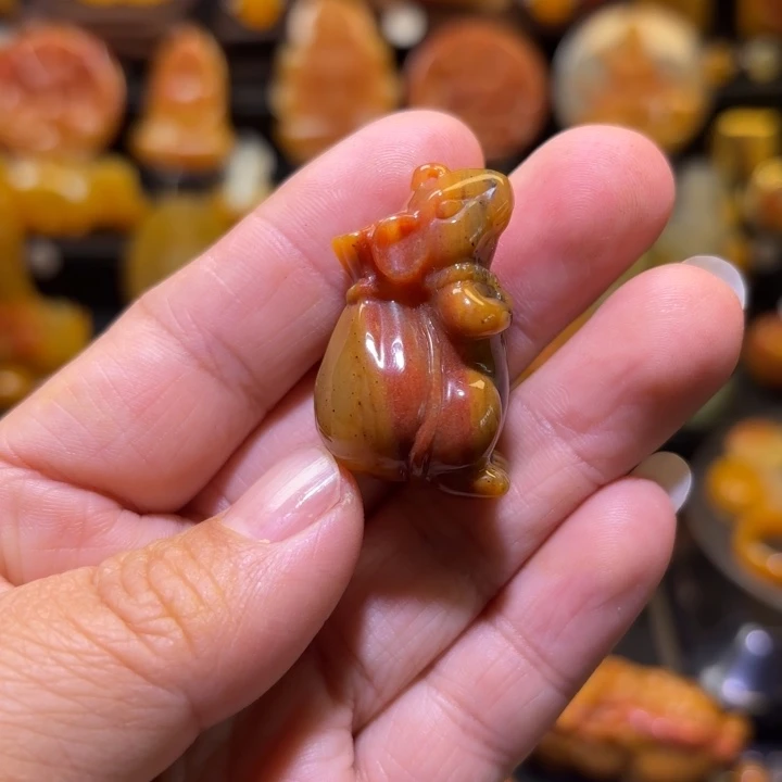 石英质玉（黄龙玉）未镶嵌颈饰