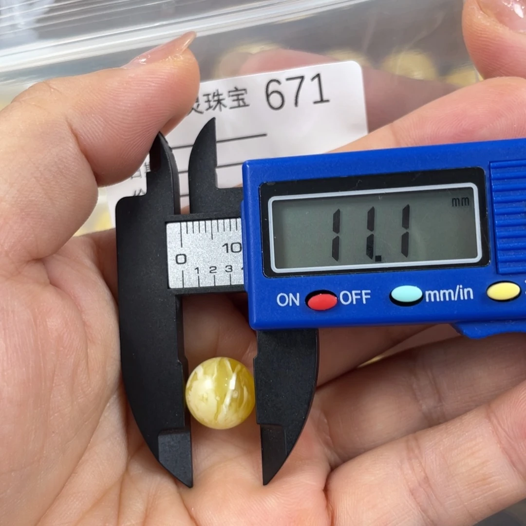 未镶嵌琥珀珠宝奇石
