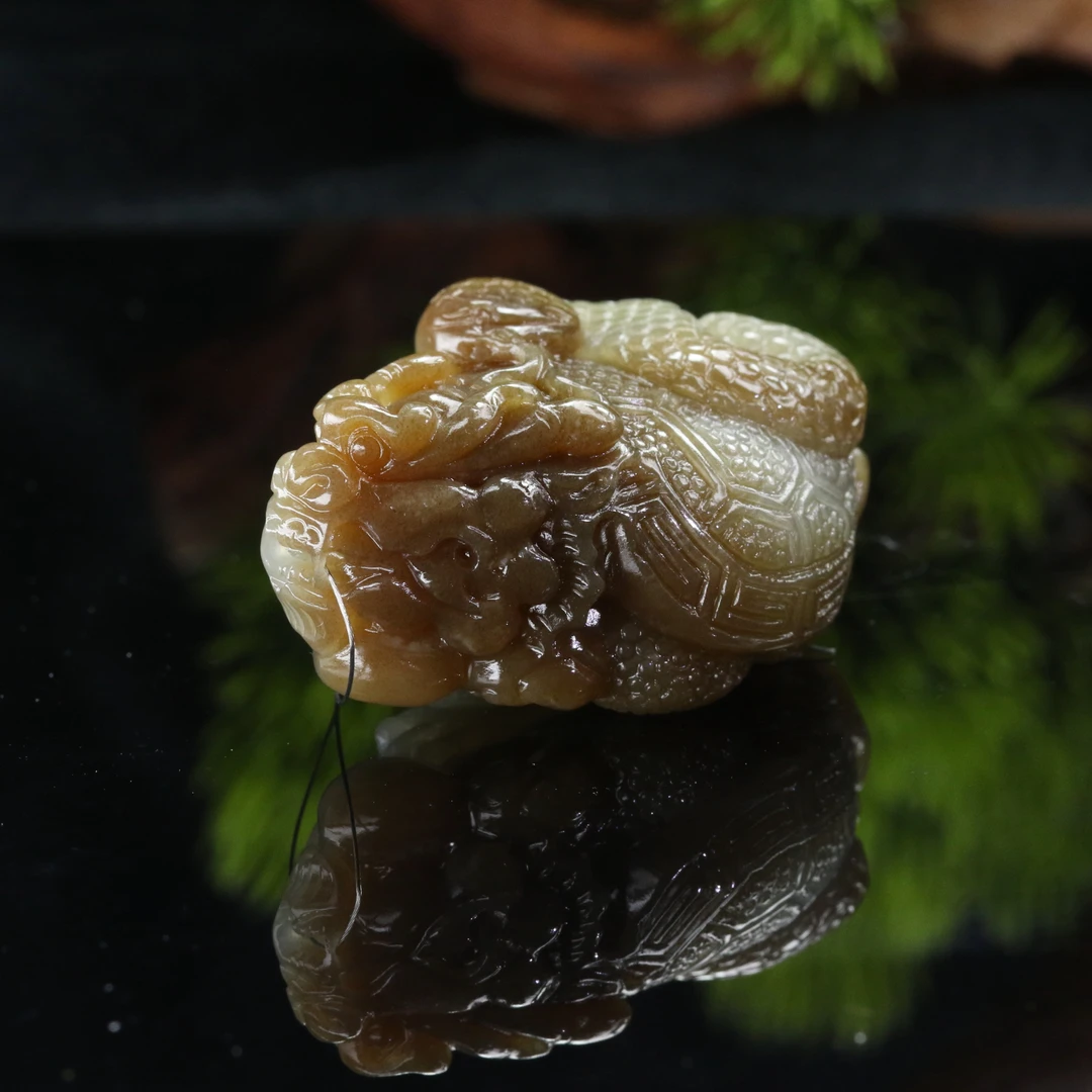 49和田玉且末糖玄武与蛇把件/300481上海嘉禾拍卖