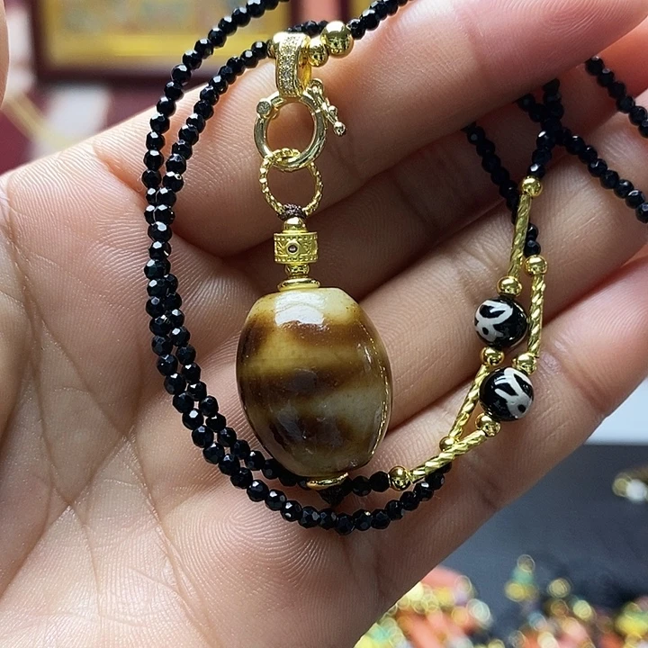 玛瑙/玉髓合金颈饰