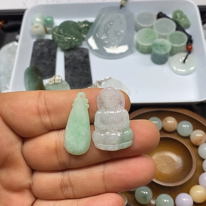 吊坠(不含链)未镶嵌翡翠