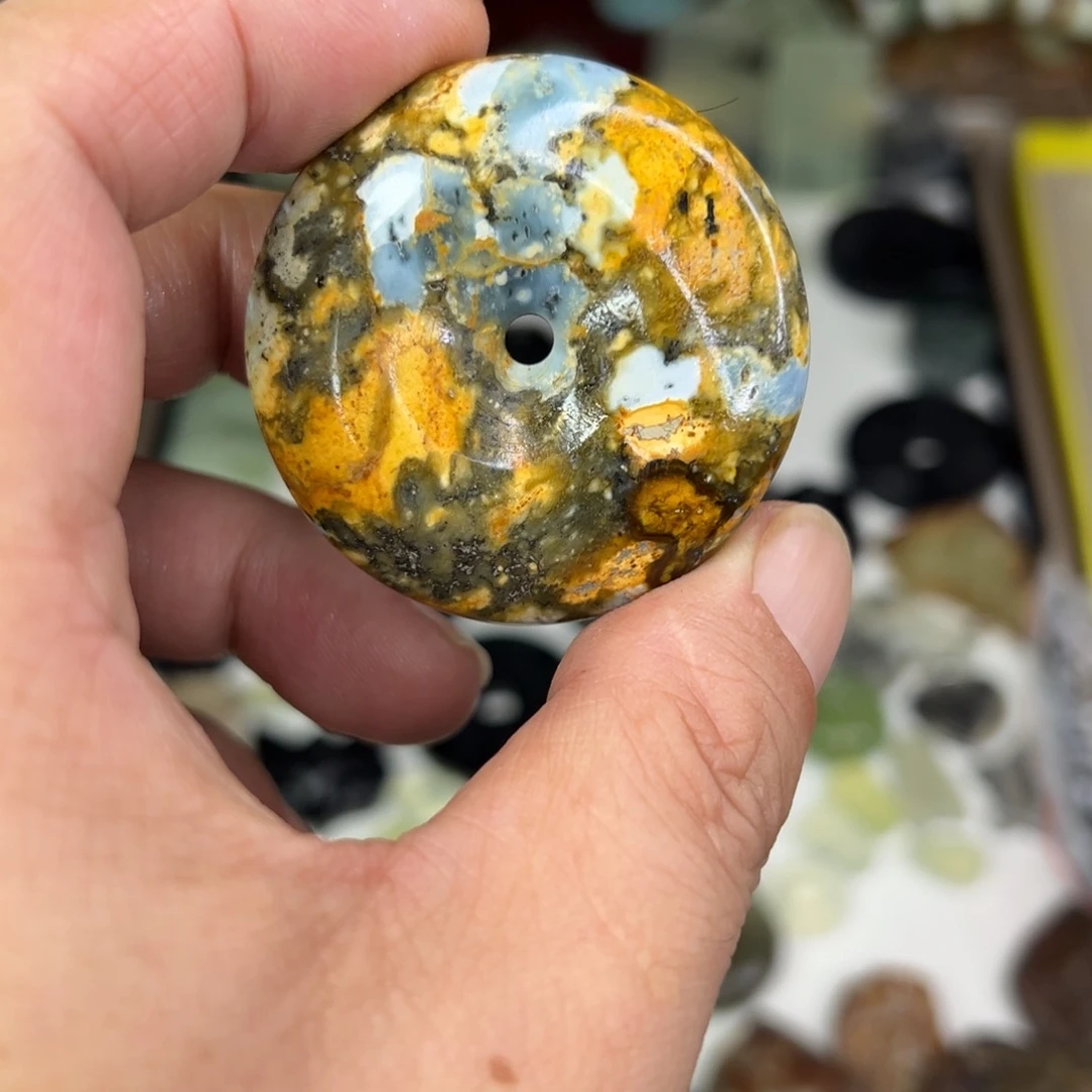 兴***轩岫玉未镶嵌颈饰精品地球蓝