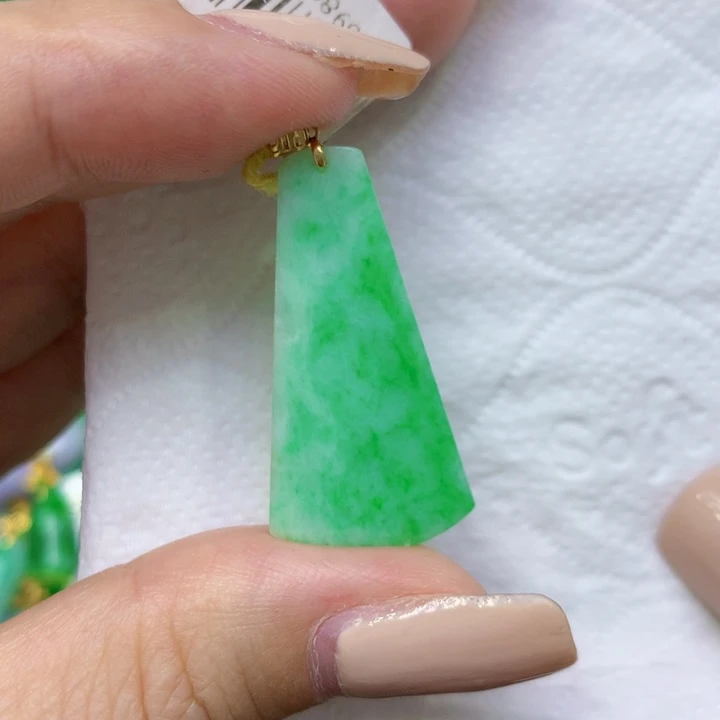 颈饰18K金镶嵌翡翠