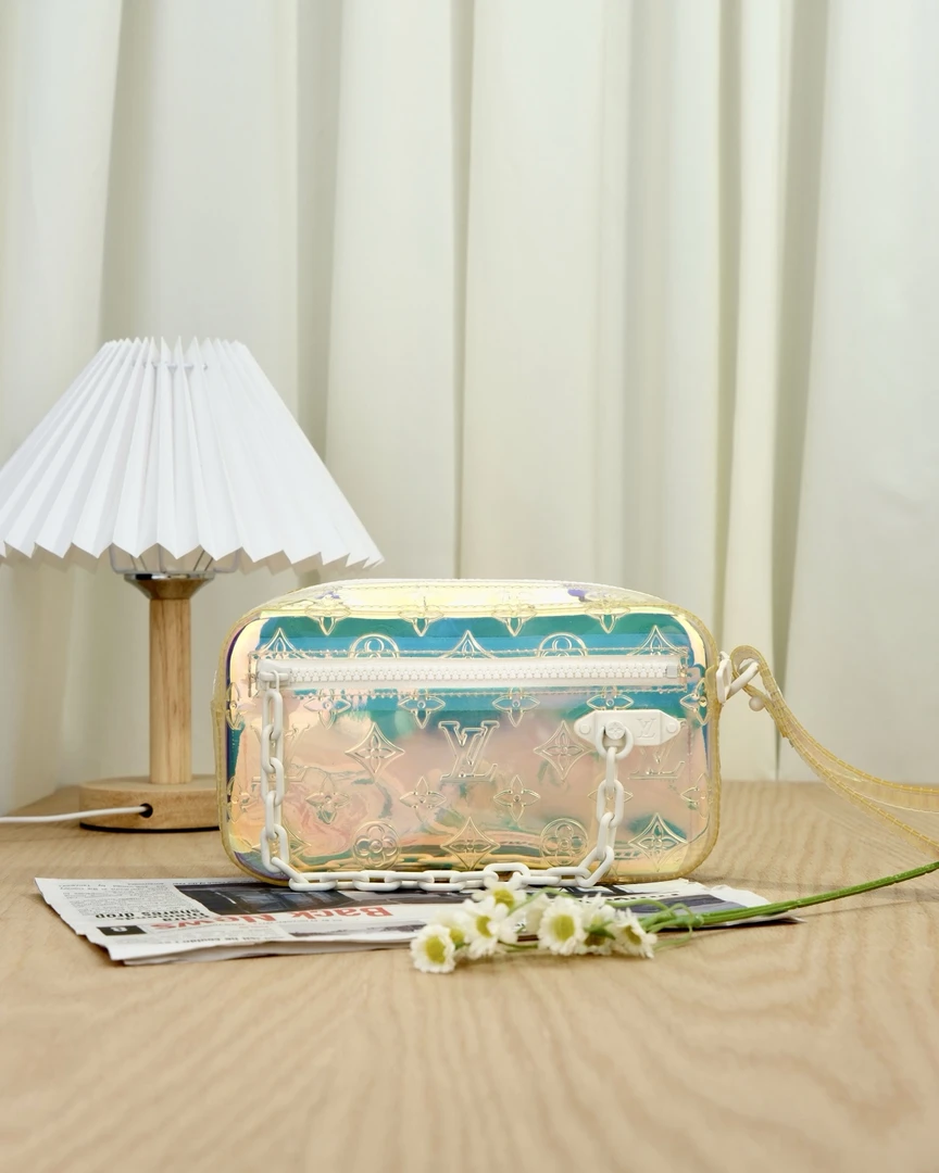 99新 LouisVuitton/路易威登 （7009）volga 炫彩镭射手拿包