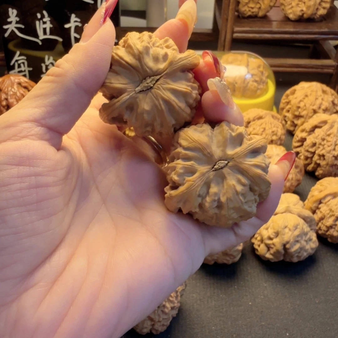文玩核桃把件白狮子