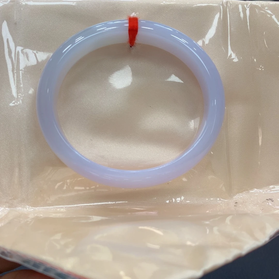 翡翠手镯未镶嵌翡翠