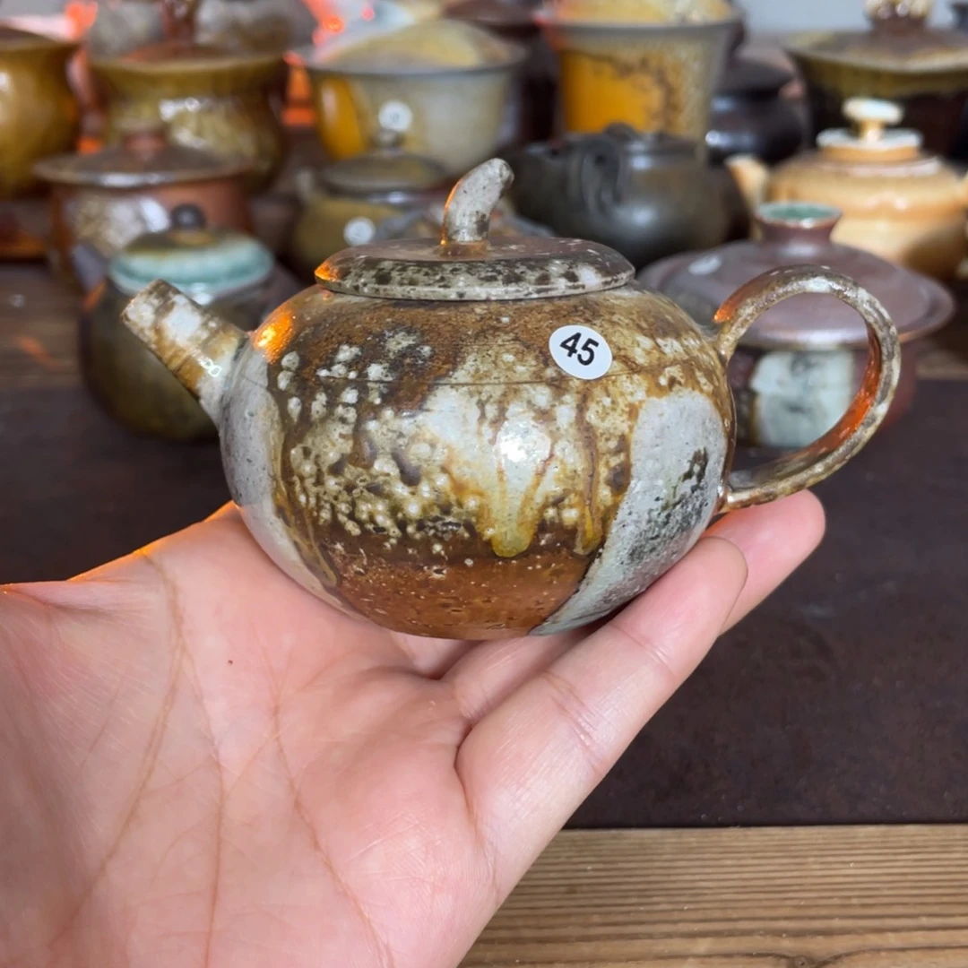 45苹果壶。  柴烧。