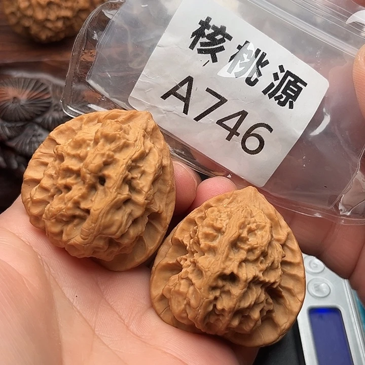 吊坠文玩核桃梨木台42