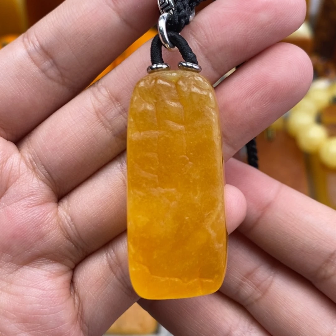 琥珀吊坠(赠链)未镶嵌