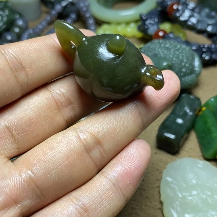 颈饰未镶嵌和田玉