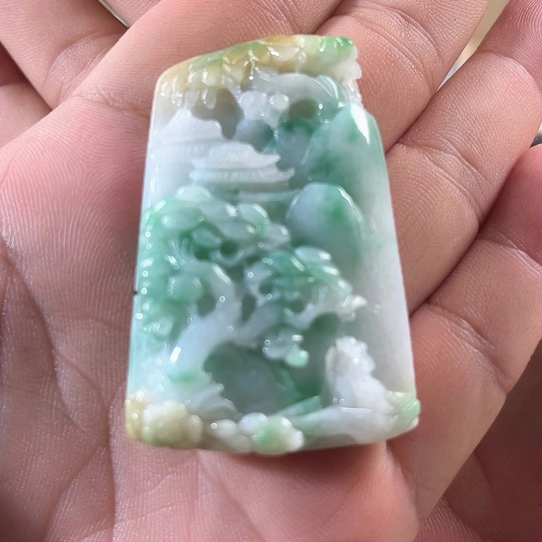 翡翠未镶嵌颈饰山水