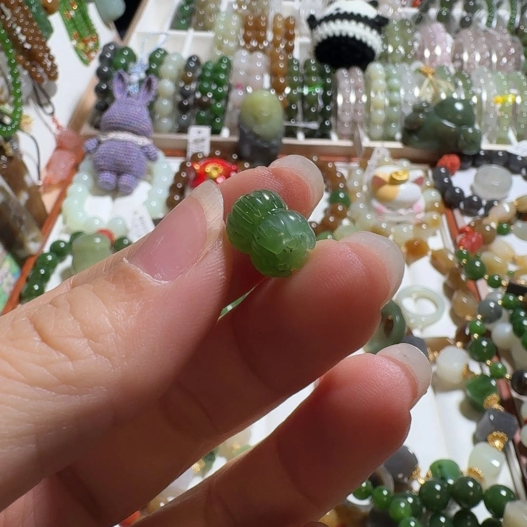 和田玉（碧玉）未镶嵌珠宝奇石