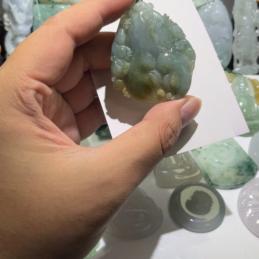 翡翠未镶嵌颈饰佛手瓜