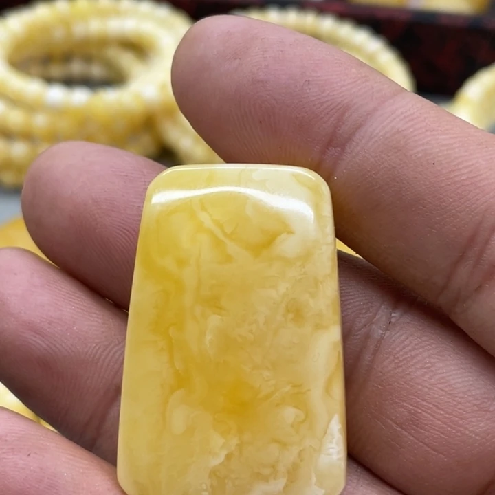 琥珀未镶嵌裸石牌子