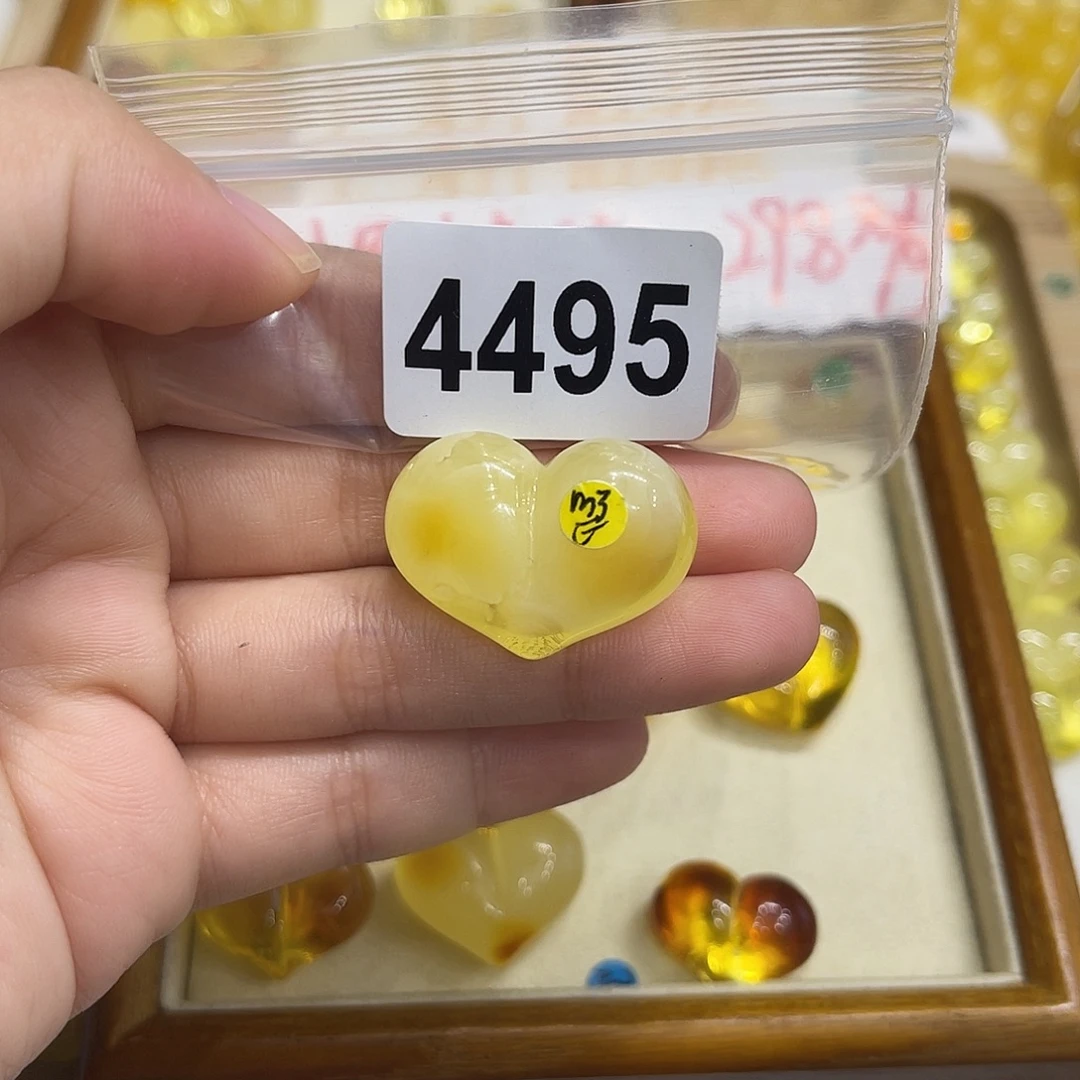 朵***玩琥珀未镶嵌珠宝奇石