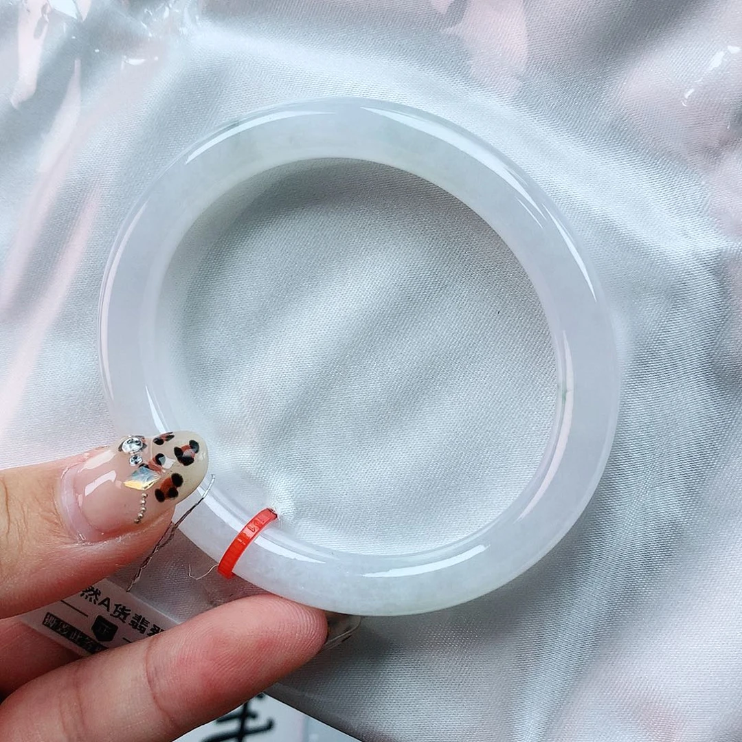 翡翠手镯未镶嵌56贵