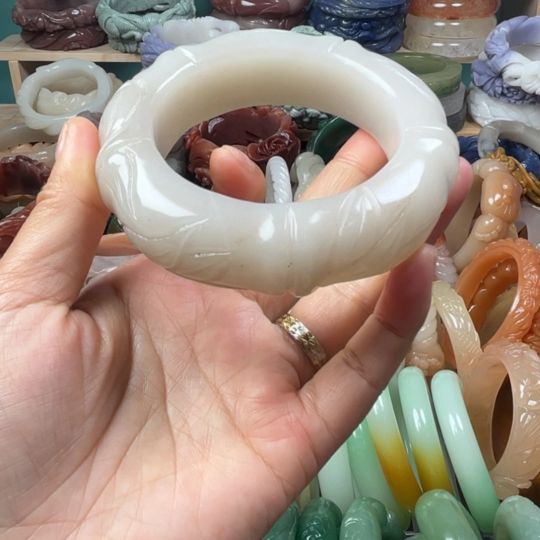 石英质玉未镶嵌纯手工雕花手镯