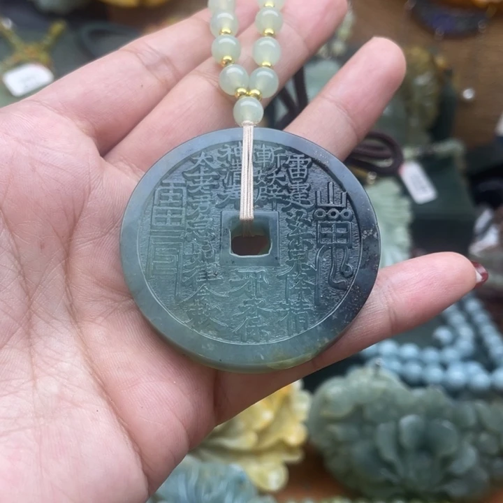 蛇纹石玉吊坠合金