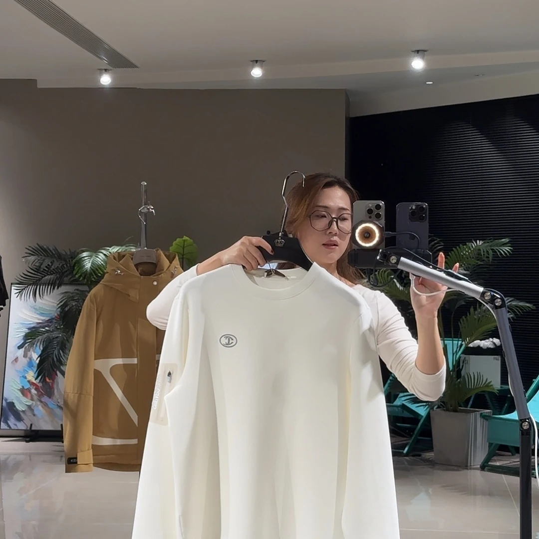 执***念88271，54尺码白色的衣服上