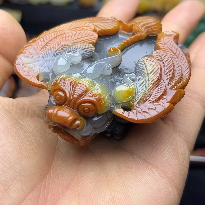 石英质玉(黄龙玉)颈饰未镶嵌