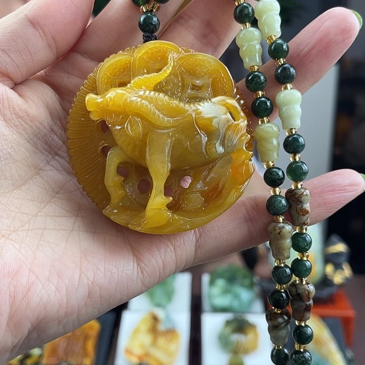 蛇纹石玉未镶嵌颈饰