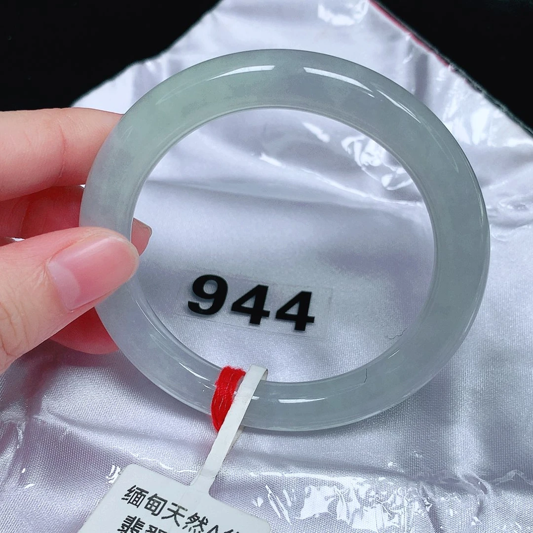 翡翠未镶嵌手镯（圆镯）