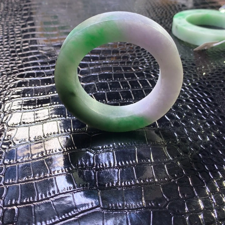 定制翡翠未镶嵌手镯