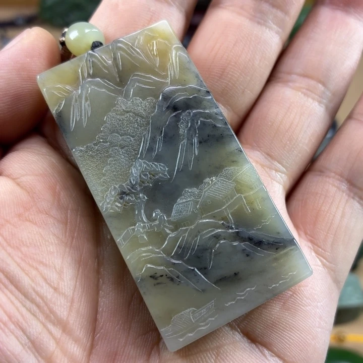 黄****和田玉未镶嵌颈饰