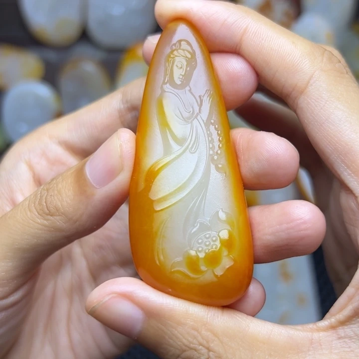 用***5和田玉未镶嵌颈饰
