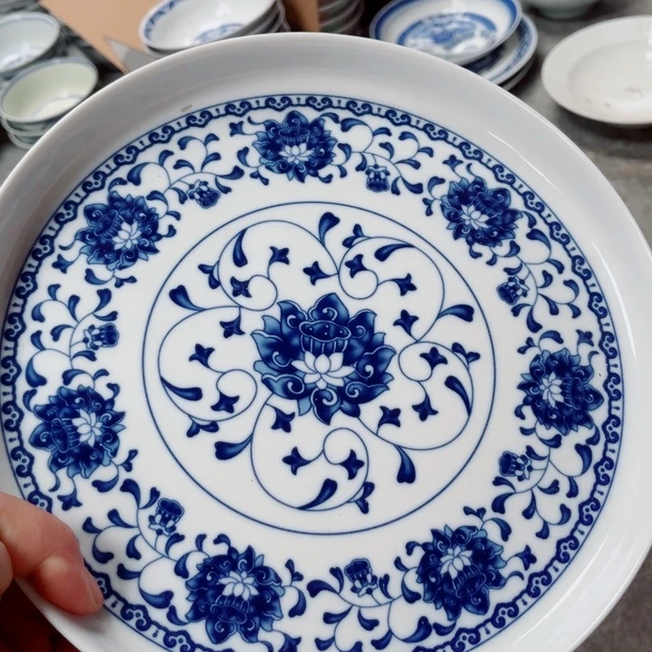 青花玲珑大壶承青花