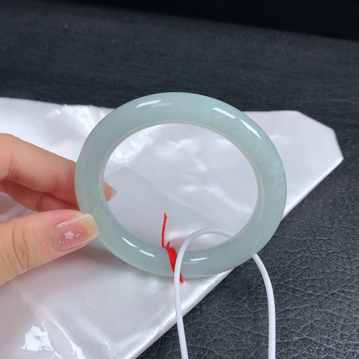 未镶嵌手镯（圆镯）翡翠