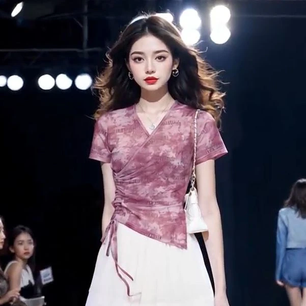 洋气显瘦设计感V领短袖T恤小众抽褶夏季新款女时尚通勤风套头上衣