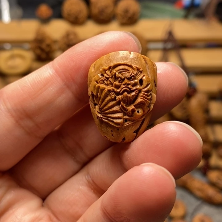 桃核雕刻钟馗三通