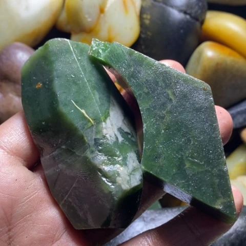 未镶嵌和田玉（糖玉）挂件