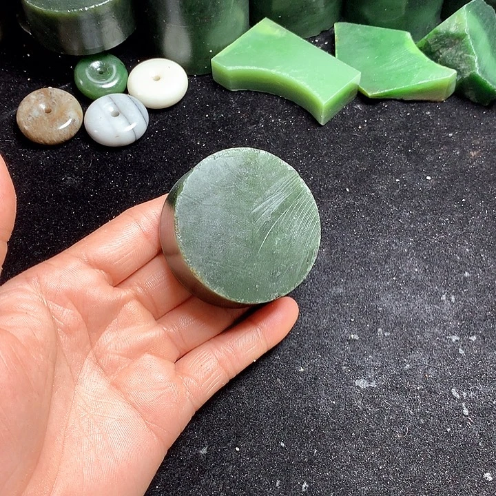 和田玉（糖玉）未镶嵌珠宝奇石