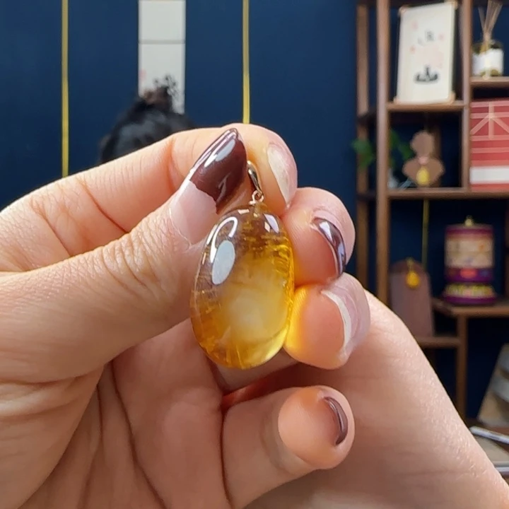 蜜蜡吊坠(赠链)18K金镶嵌
