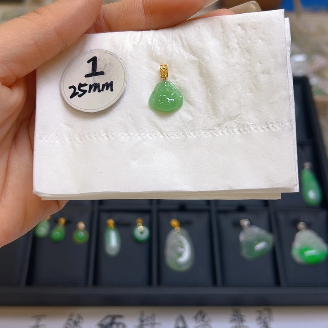 翡翠颈饰18K金镶嵌翡翠