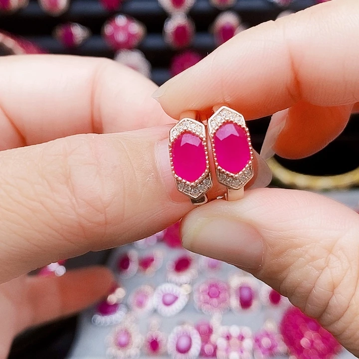 银S925镶嵌红宝石耳饰