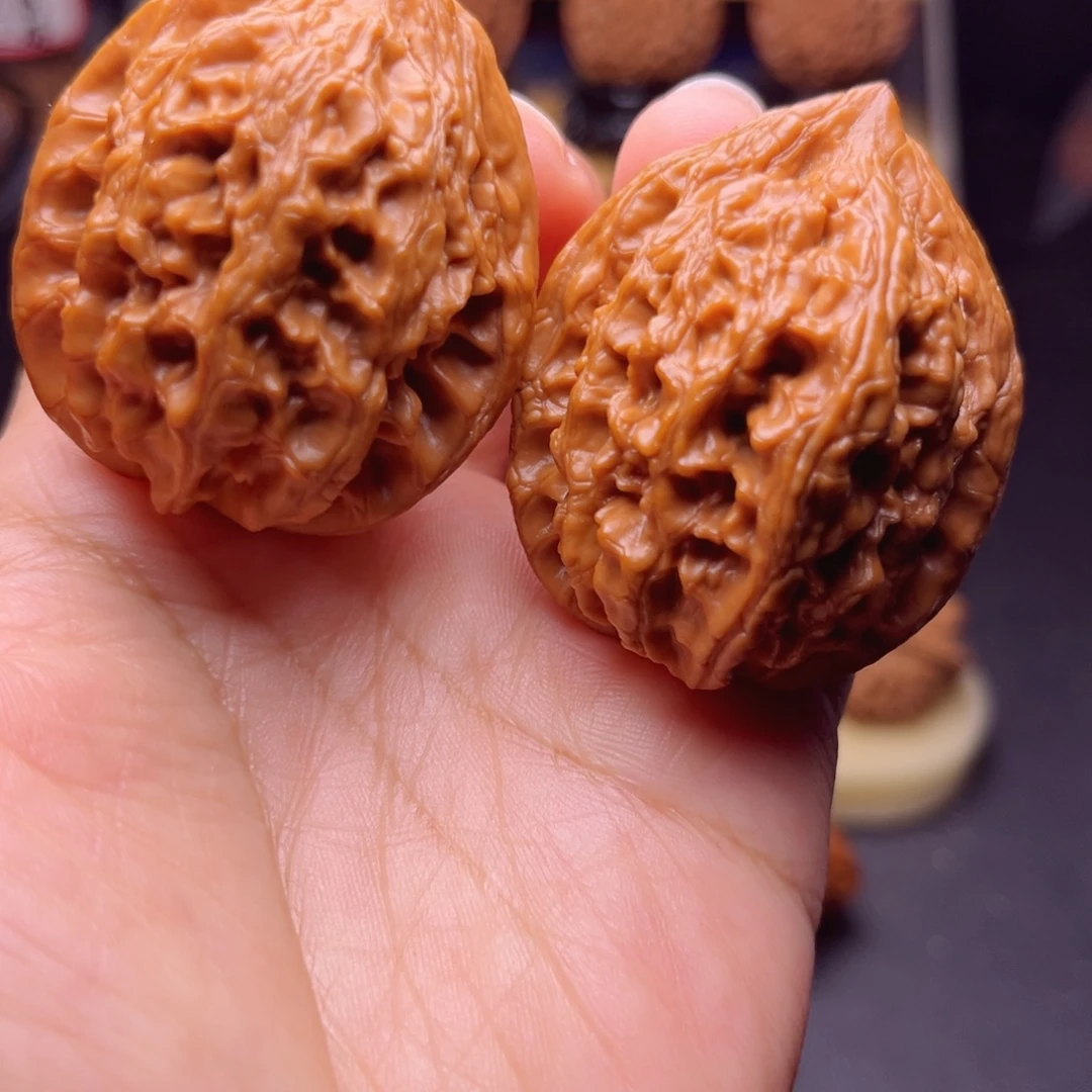 文玩核桃吊坠大沽石，全品对子