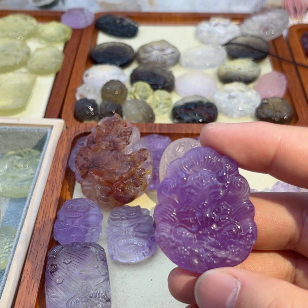 水晶颈饰未镶嵌比****?紫水许愿87