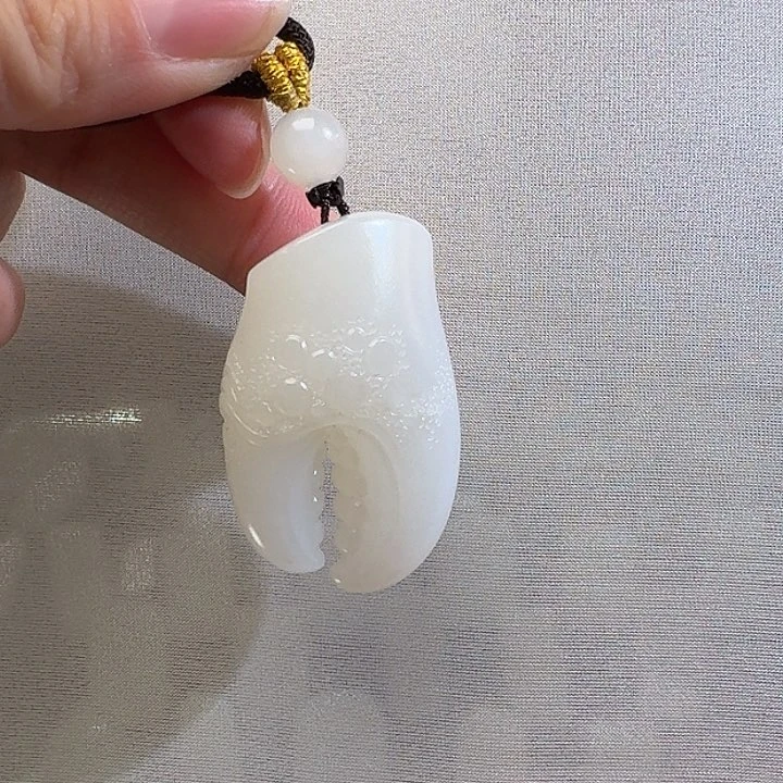 和田玉颈饰未镶嵌且末天泰25g
