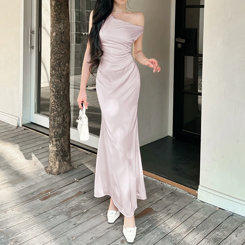 法式斜肩荡领修身连衣裙2025新款收腰显瘦小众设计感包臀长裙