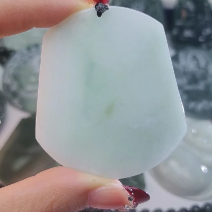 翡翠颈饰未镶嵌天然的A货翡翠多样性发货